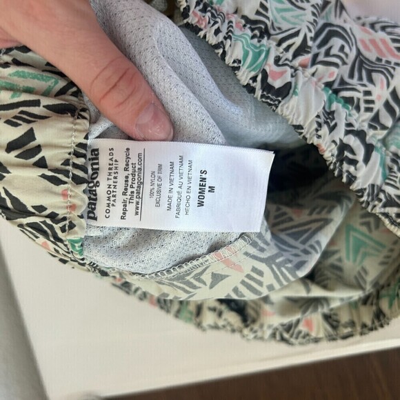 Patagonia Women's 2.5" Barely Baggies Geometric Print Shorts Size Medium - Picture 5 of 6